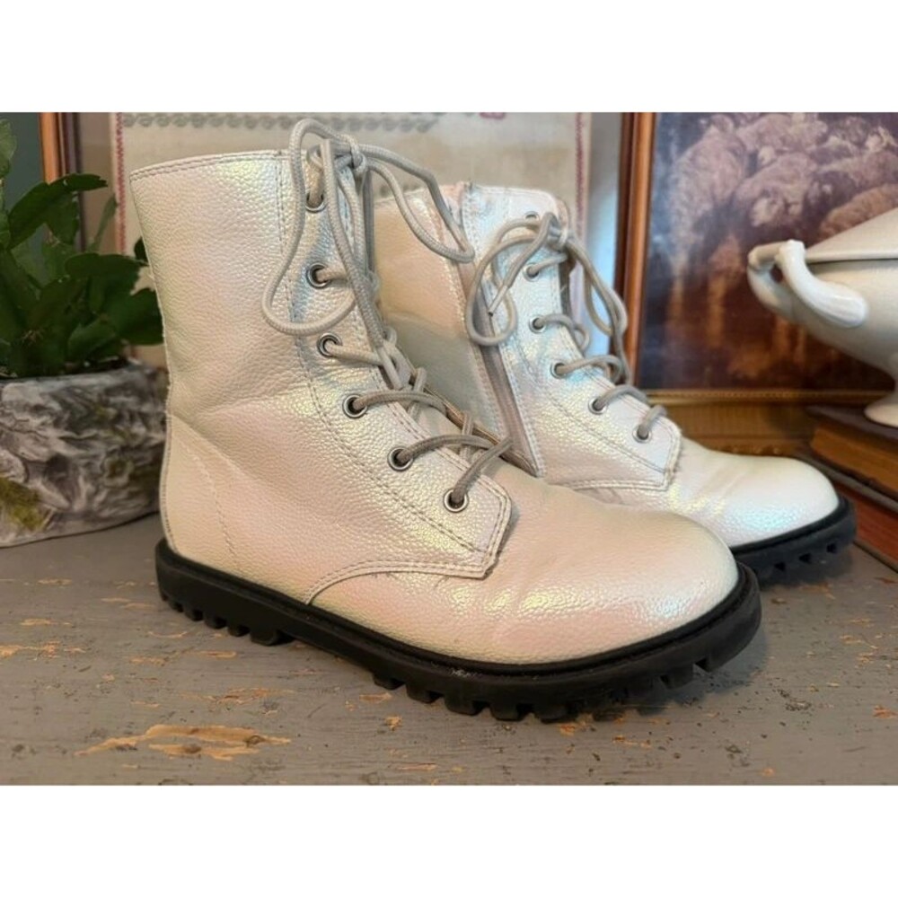 Gap Kids Metallic Silver White Lace-Up Combat Boots Sz 3 Kids (EU 33)